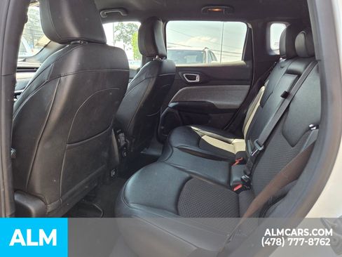 Used 2025 Jeep Compass Latitude AWD/4WD image 7