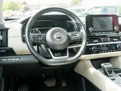 Used 2022 Nissan Pathfinder SV AWD/4WD image 15