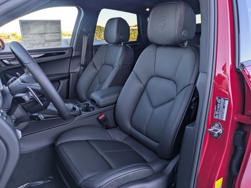 New 2026 Porsche Macan image 5