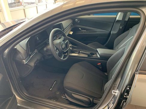 New 2026 Hyundai Elantra SE FWD image 3