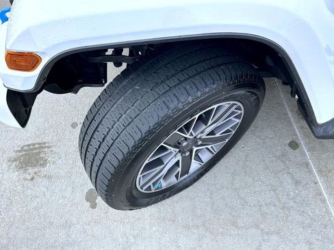 Used 2022 Jeep Wrangler Unlimited Sahara image 24