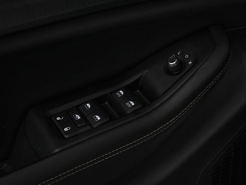 Used 2023 Jeep Grand Cherokee L Laredo image 22