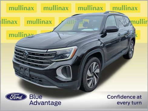 Used 2025 Volkswagen Atlas SE FWD image 2