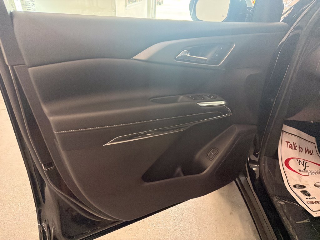 New 2027 Chevrolet Traverse LT FWD image 13