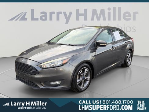 Used 2018 Ford Focus SE w/ SE Appearance Package FWD image 1