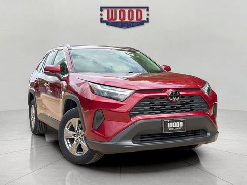 Used 2022 Toyota RAV4 XLE AWD/4WD image 1