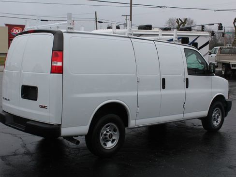 Used 2022 GMC Savana 2500 image 7