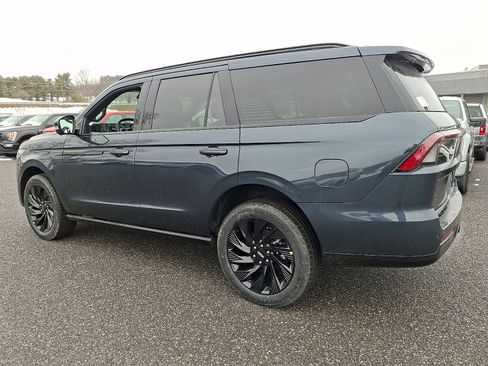 New 2026 Lincoln Navigator Reserve w/ Jet Appearance Package image 3