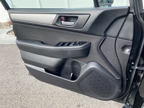 Used 2017 Subaru Outback 2.5i Premium image 15