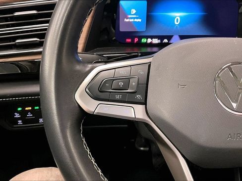 Used 2024 Volkswagen Atlas SE FWD image 17