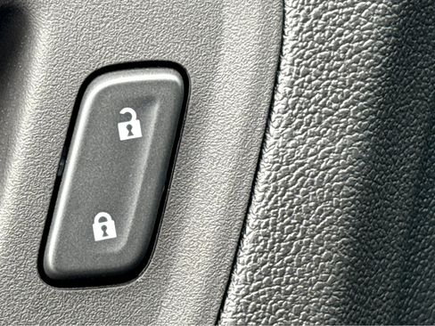 Used 2022 Chevrolet Colorado Z71 image 35