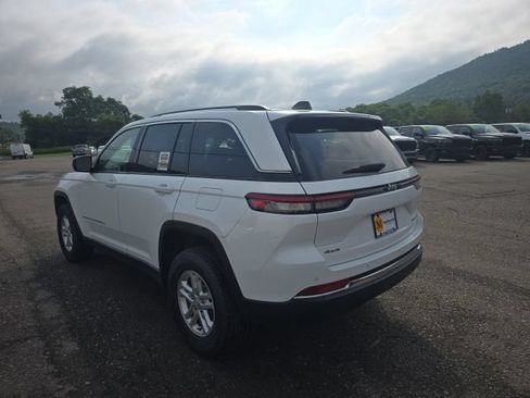 Used 2023 Jeep Grand Cherokee Laredo AWD/4WD image 6