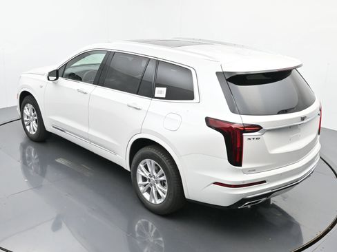 New 2025 Cadillac XT6 Luxury image 25