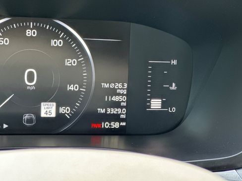 Used 2019 Volvo XC60 T6 Momentum w/ Premium Package image 28