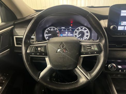 Used 2022 Mitsubishi Outlander SE image 18