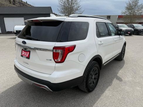 Used 2016 Ford Explorer XLT w/ Equipment Group 202A image 5