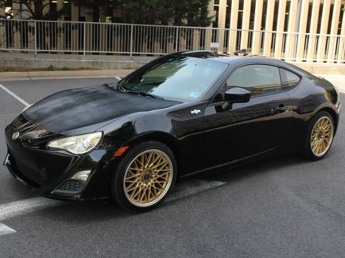 Used 2015 Scion FR-S RWD image 11