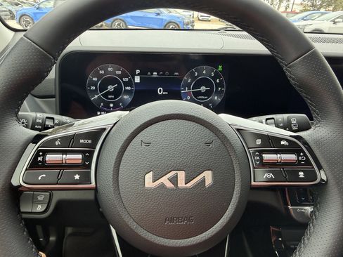 Certified 2024 Kia Seltos SX w/ SX Sunroof Package image 31