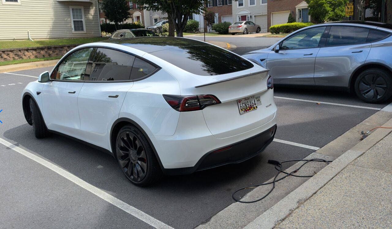 Used 2023 Tesla Model Y Performance AWD/4WD image 4