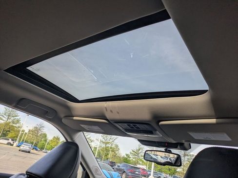 Used 2024 Mitsubishi Outlander 4WD Plug-In Hybrid image 19