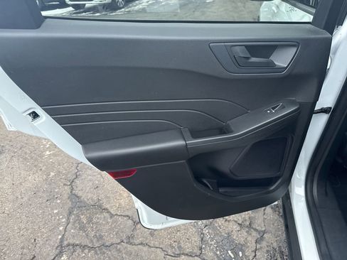 Used 2022 Ford Escape SE image 32