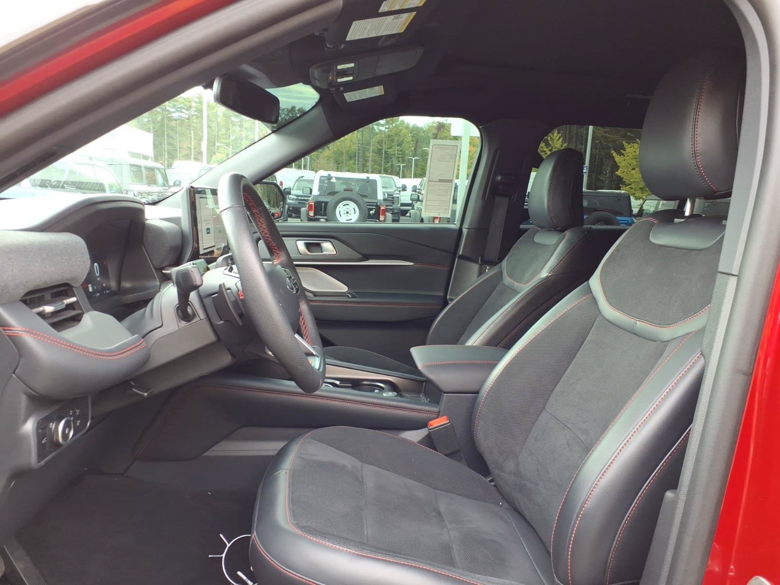 Used 2025 Ford Explorer ST w/ Sun And Sound Package AWD/4WD image 16