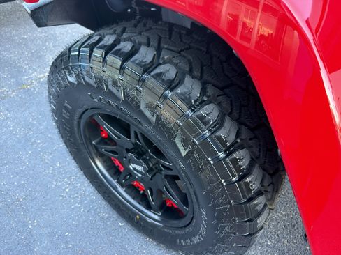 Used 2014 Jeep Wrangler Unlimited Sahara w/ Connectivity Group AWD/4WD image 8
