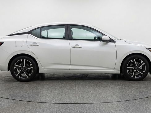 Used 2025 Nissan Sentra SV FWD image 11