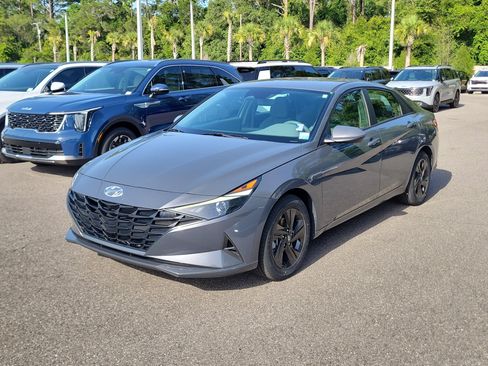 Used 2023 Hyundai Elantra Blue FWD image 3