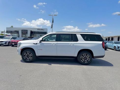 Used 2024 GMC Yukon XL AT4 w/ Technology Package AWD/4WD image 8
