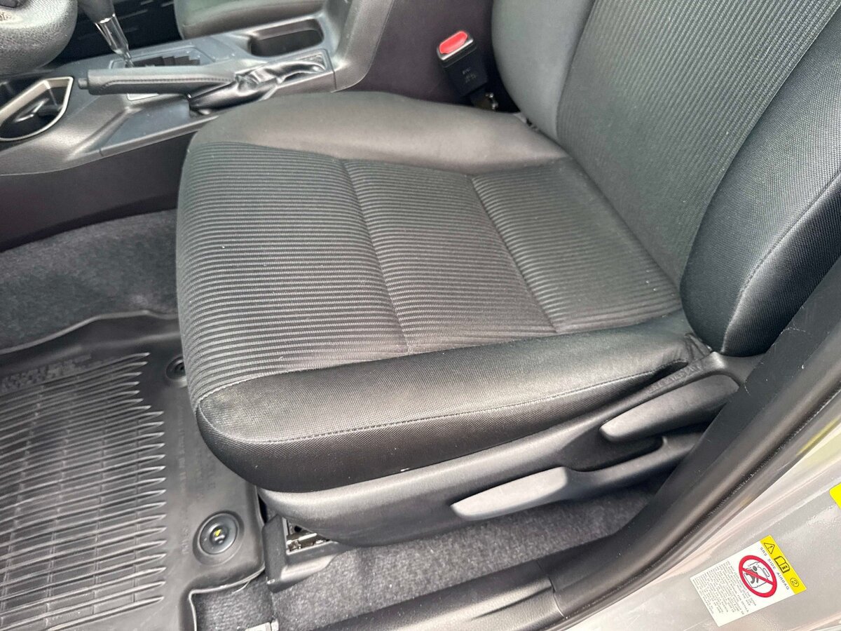 Used 2017 Toyota RAV4 LE FWD image 19