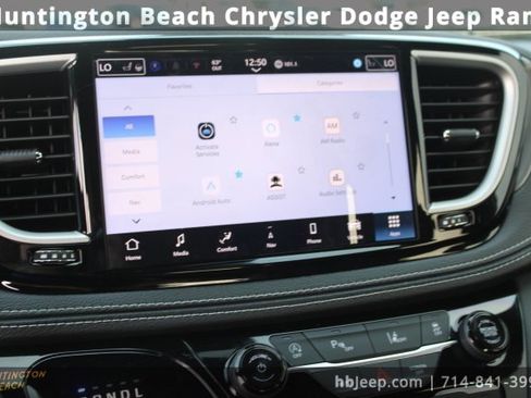 Used 2026 Chrysler Pacifica Select image 31