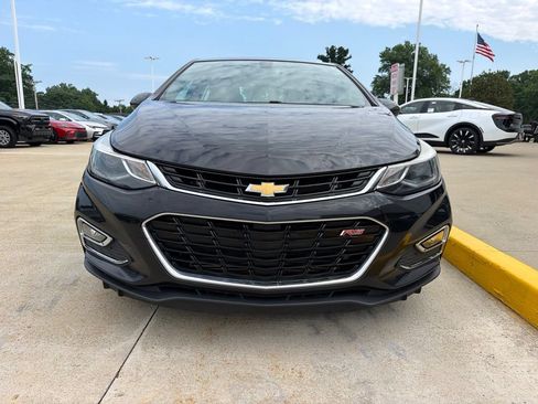 Used 2017 Chevrolet Cruze LT w/ Sun And Sound Package FWD image 2