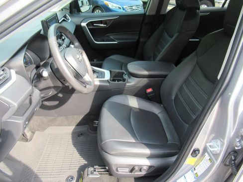 Used 2022 Toyota RAV4 XLE Premium AWD/4WD image 16