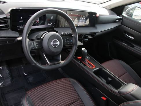 Used 2025 Nissan Kicks SR AWD/4WD image 4