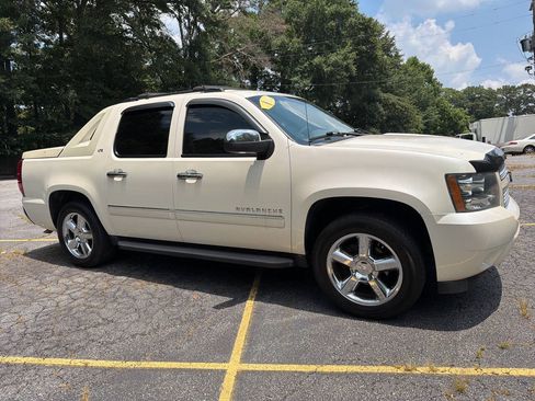 Used 2012 Chevrolet Avalanche LTZ RWD image 9