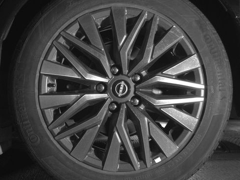 Used 2025 Nissan Altima 2.5 SV FWD image 14