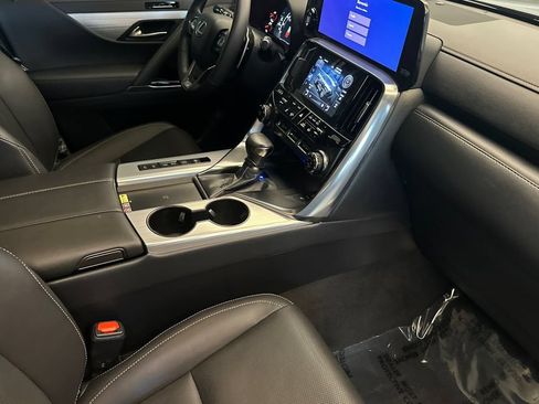 Used 2023 Lexus LX 600 F Sport w/ Accessory Package (Z1) AWD/4WD image 17