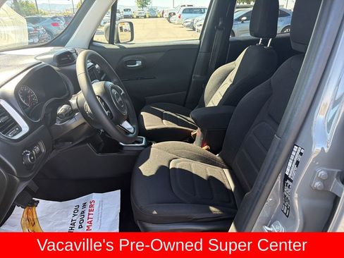 Used 2019 Jeep Renegade Latitude FWD image 9
