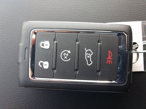 New 2025 Jeep Grand Cherokee Altitude image 30