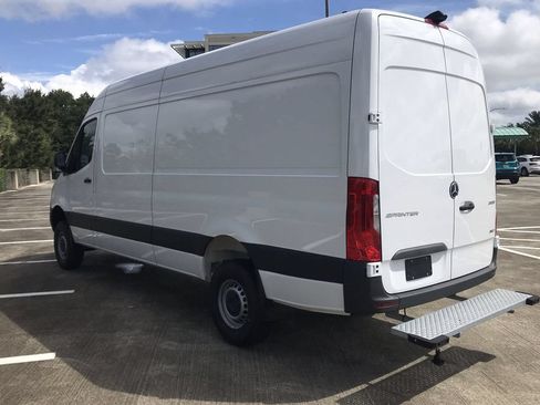 Used 2023 Mercedes-Benz Sprinter 2500 image 4
