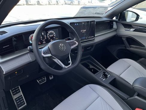 New 2026 Volkswagen Tiguan SE R-Line image 11