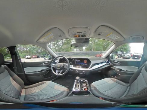 Used 2025 Chevrolet Trax LT w/ LT Convenience Package FWD image 41