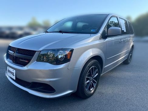 Used 2016 Dodge Grand Caravan SE FWD image 4