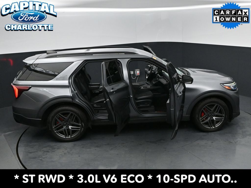 Used 2025 Ford Explorer ST RWD image 34