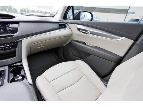 Used 2021 Cadillac XT5 Premium Luxury FWD image 12