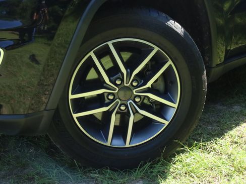 Used 2021 Jeep Grand Cherokee Limited image 33