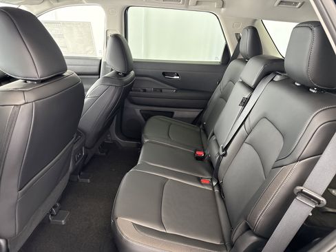 New 2026 Nissan Pathfinder SL image 16