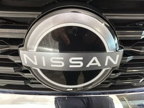 Used 2023 Nissan Rogue S AWD/4WD image 8