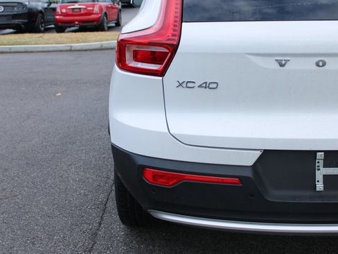 Used 2025 Volvo XC40 B5 Plus image 46